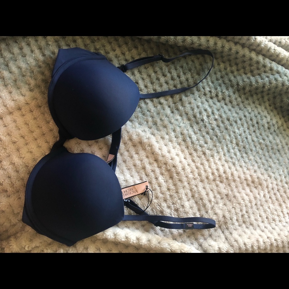 Victoria’s Secret navy blue bra